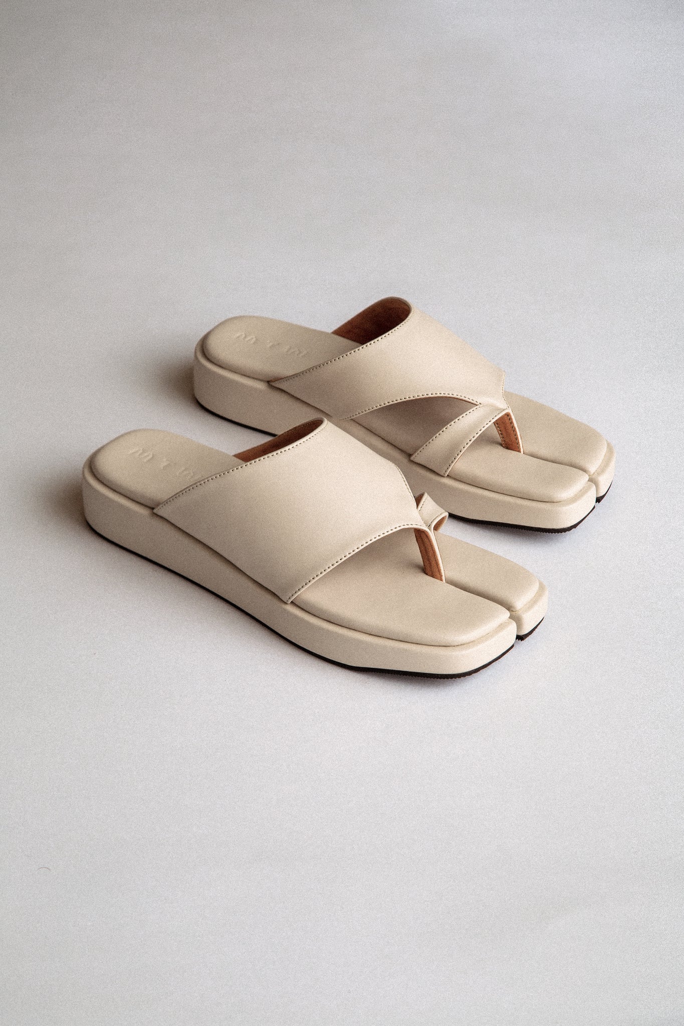 GAP SANDALS