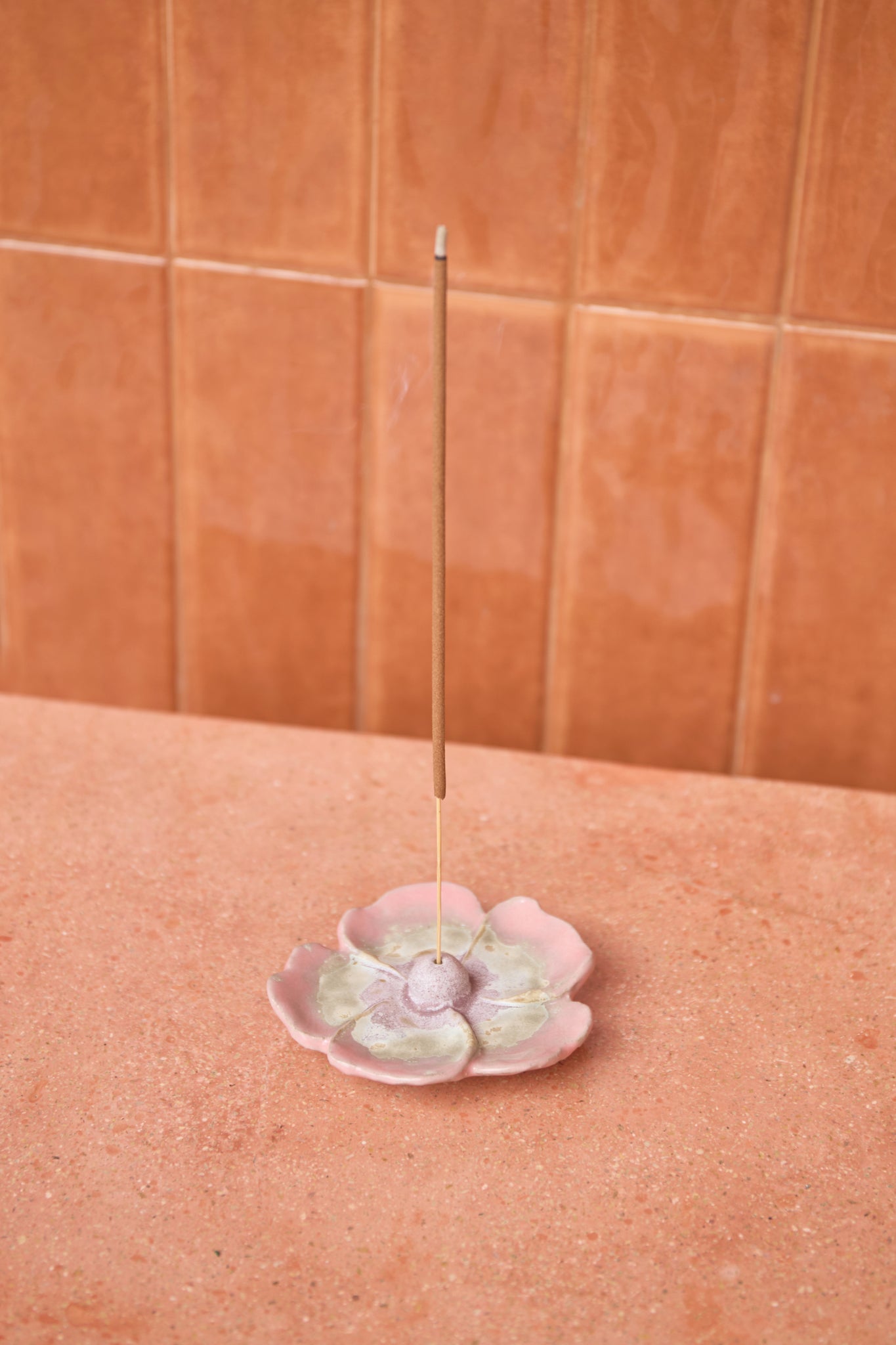 HIBISCUS INCENSE HOLDER IN SORBET